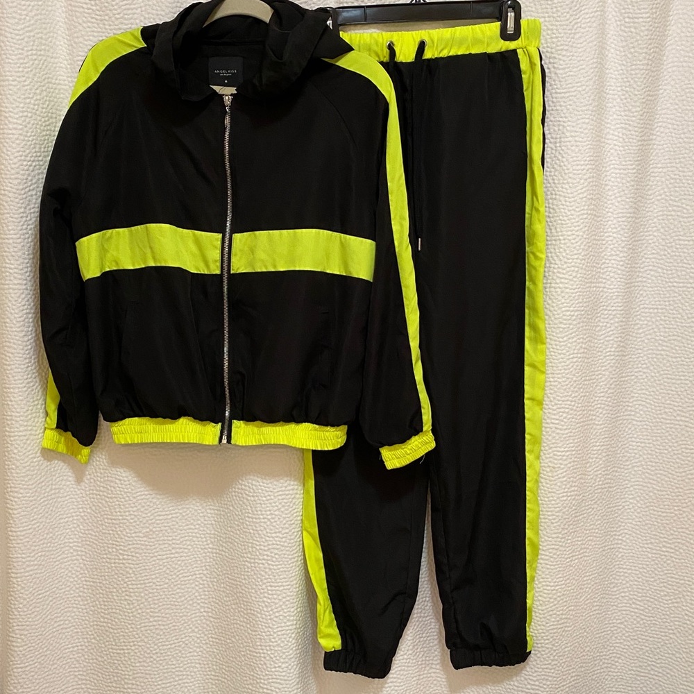 2 piece windbreaker set black/neon yellow size M